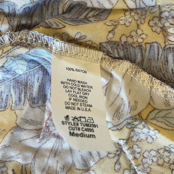 E-Luna, Womens Geri Tank Spaghetti Strap Sleeveless Daisy Floral Top Sz M - Picture 8 of 8